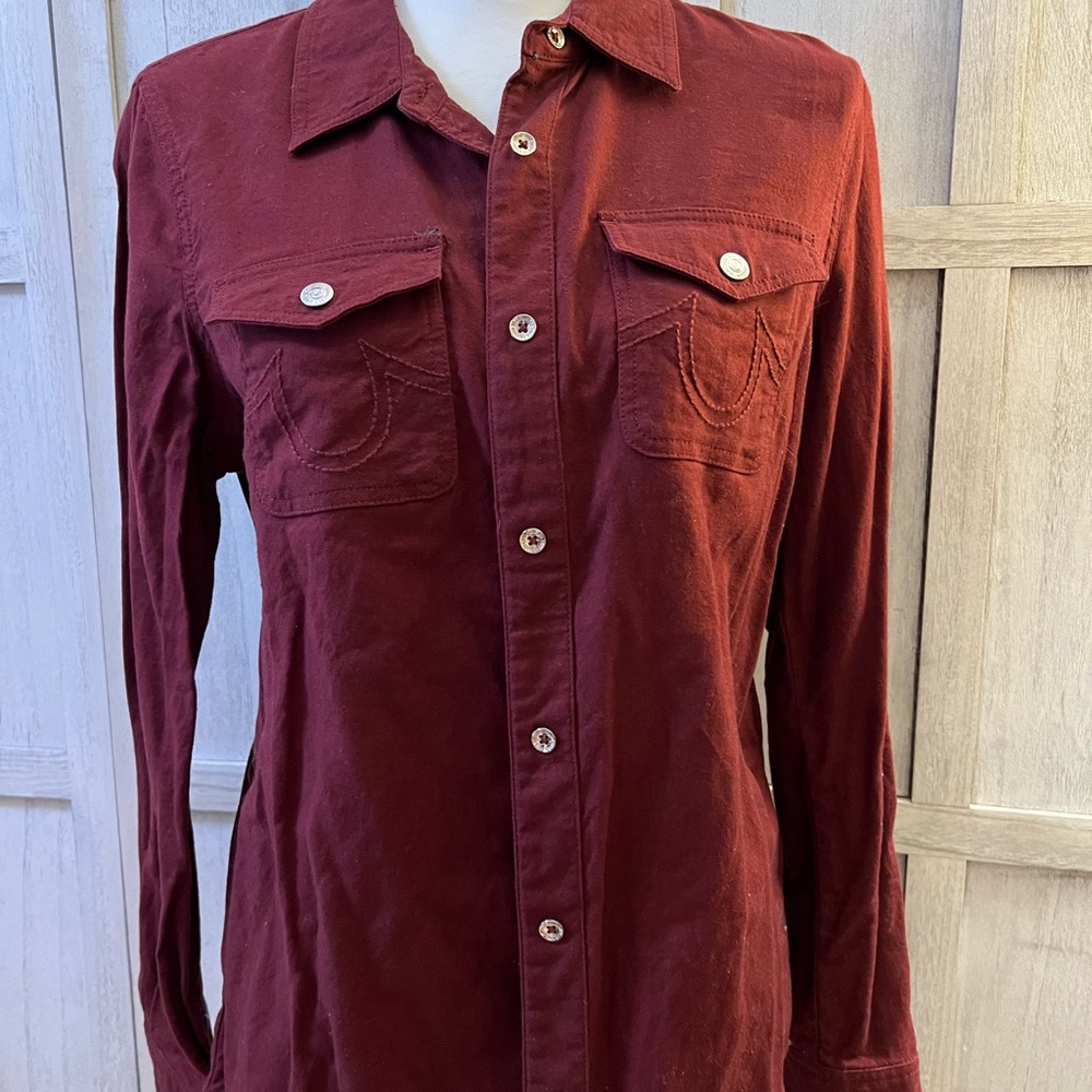 True Religion button up shirt. Like new. Burgundy. Size large.